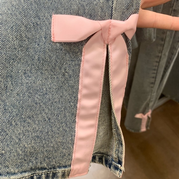 NWT Baggy wide leg Light Stone Wash Women's Jeans with Pink Bow - Picture 6 of 8